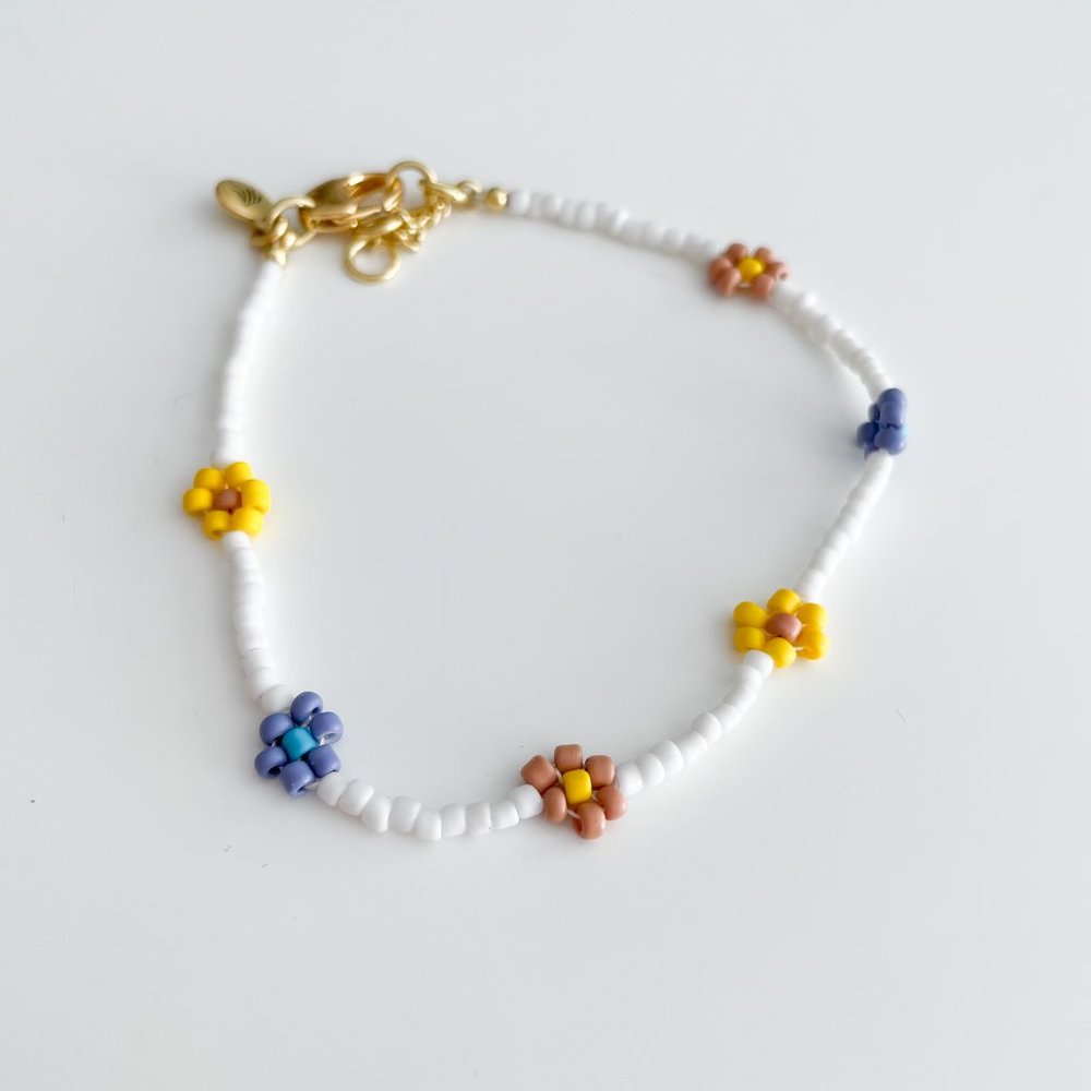 Madewell Two-Pack Seed Bead Daisy Bracelet Set (Lighthouse) - Picture 2 of 3